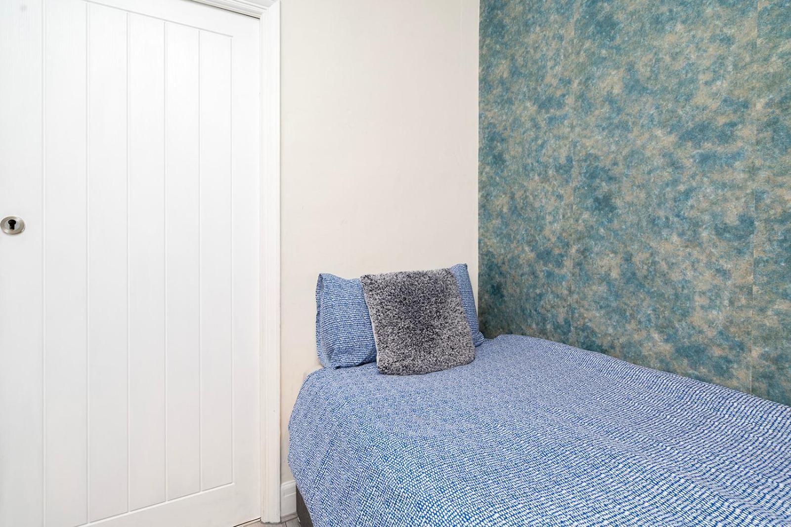 Large 4 Bedroom House With Parking Available Londres Extérieur photo
