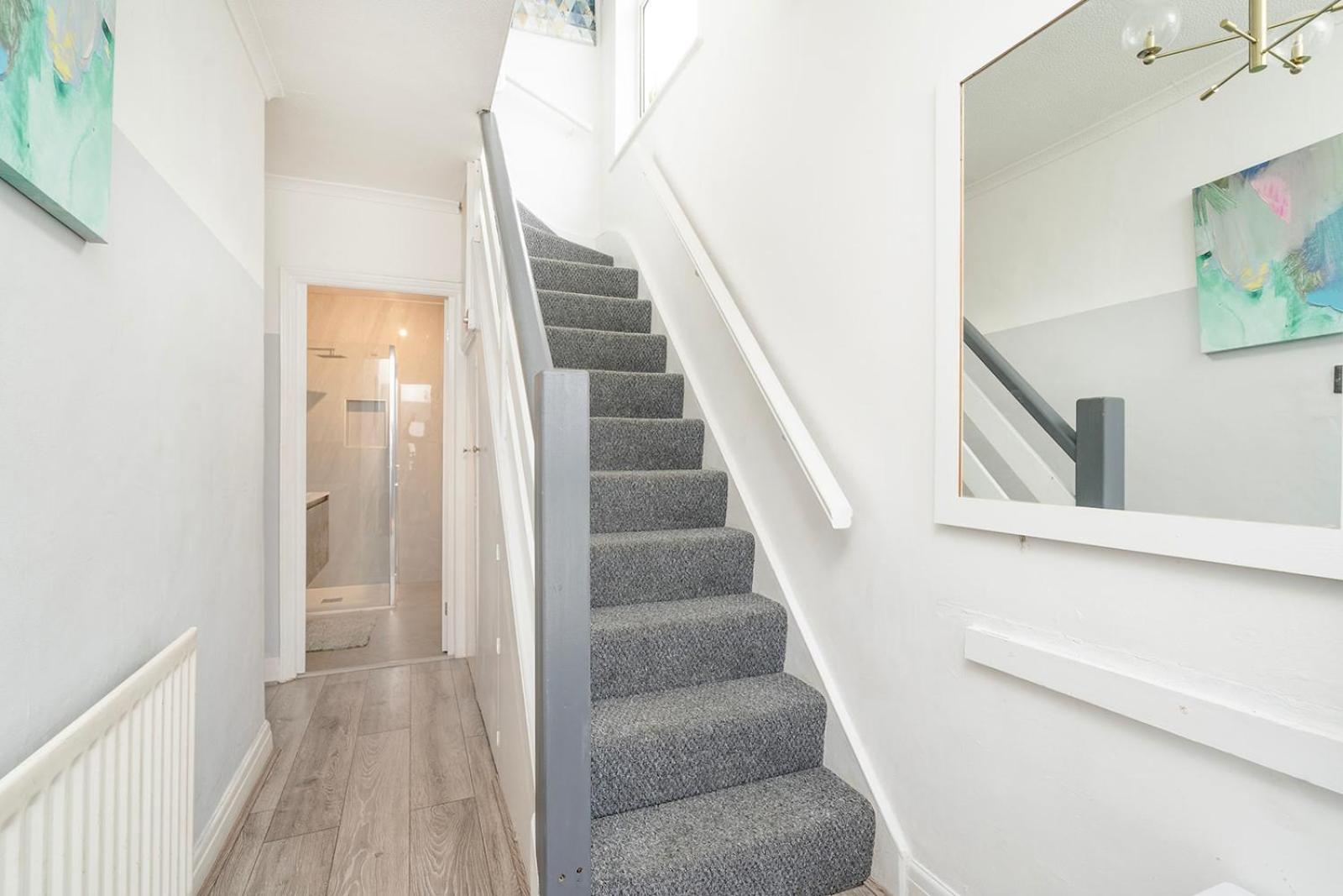 Large 4 Bedroom House With Parking Available Londres Extérieur photo